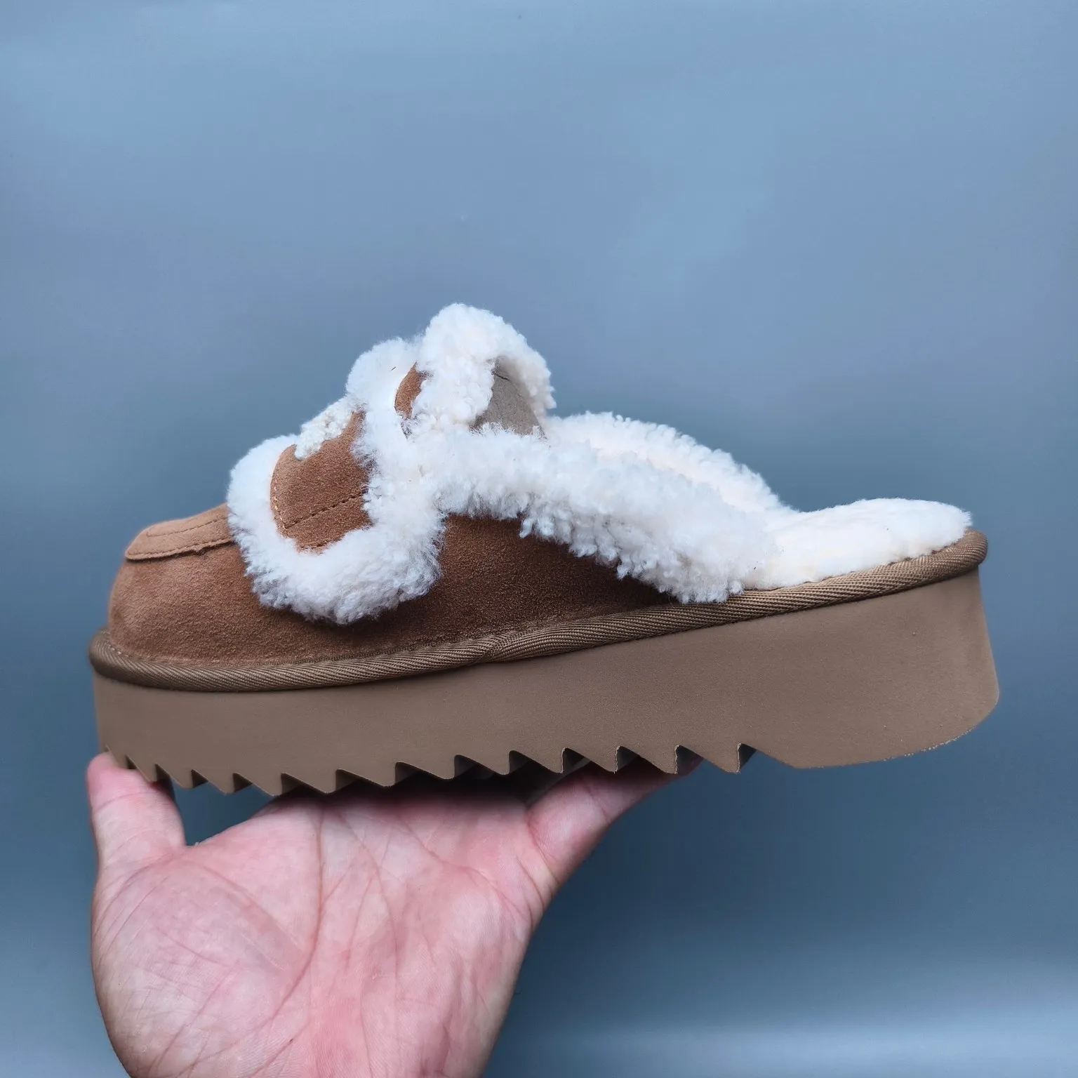 💰480 UGG sheepskin all-in-one snow boots 1208 Thick-soled curly fur casual fur flip flops with large logo Color: maroon sand antelope brown black chocolate Code number: 35-40 yards